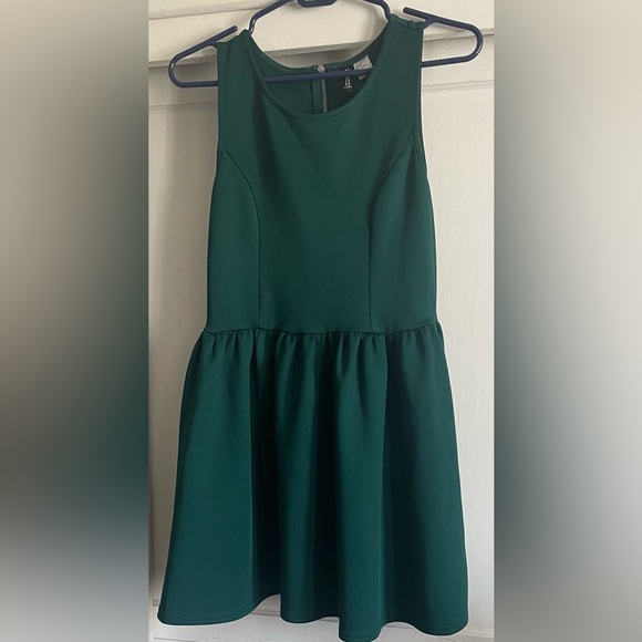 Divided By H&M Green Dress. Pre-Owned. - Picture 1 of 5